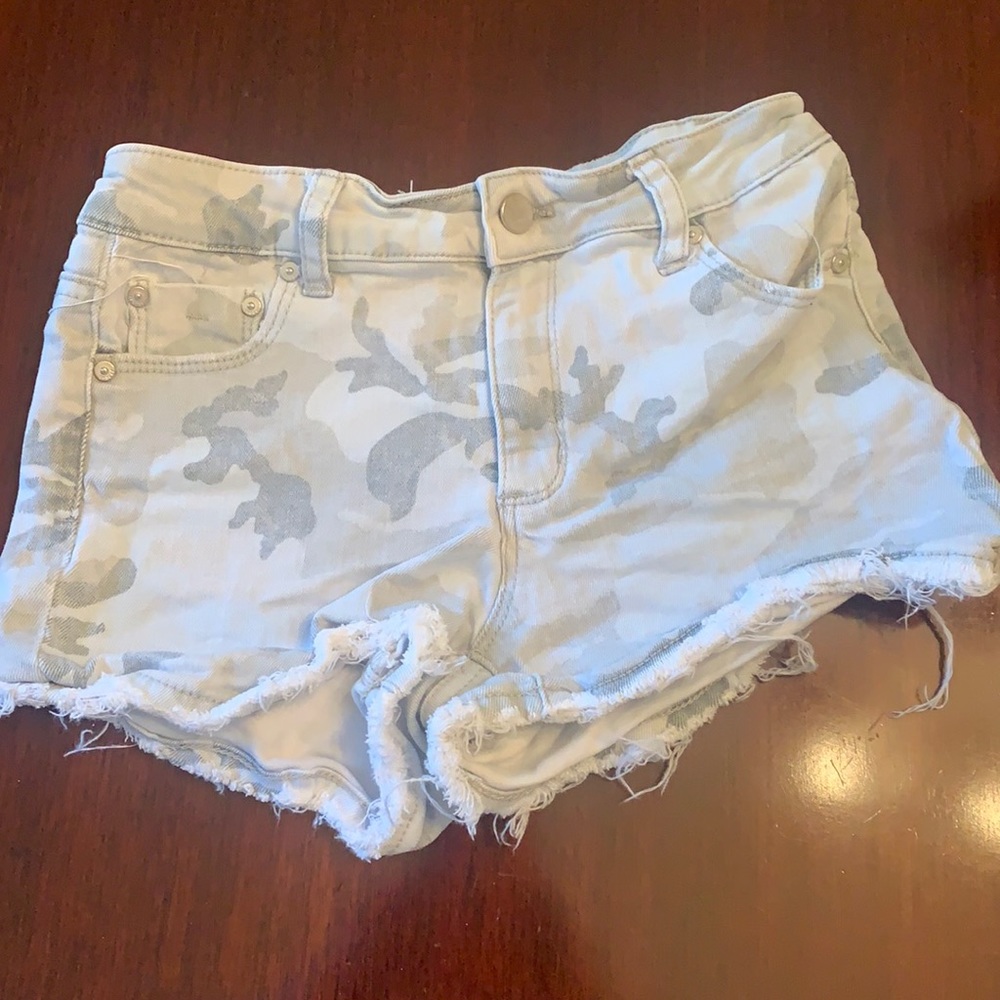 Tractr Camo Shorts. Size 12